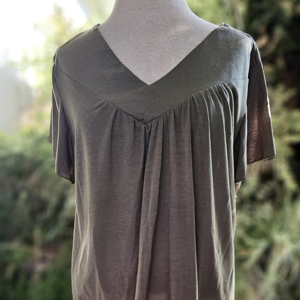 Like new - slightly gathered blouse - band yoke and hem, Plus size 3X blouse